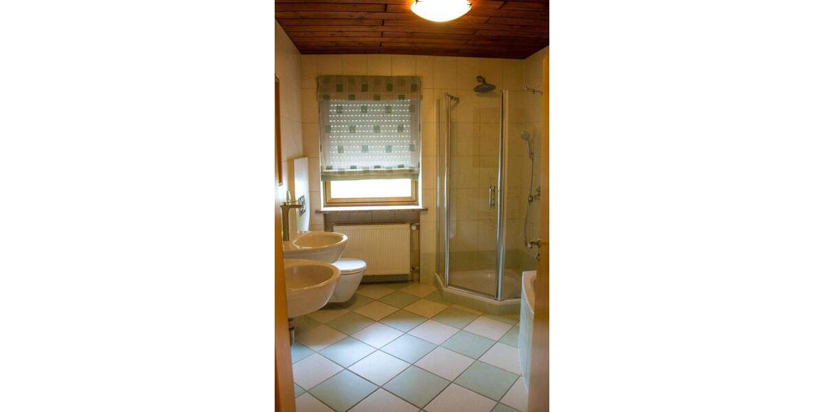 Einfamilienhaus Nittendorf Undorf - 8 Zimmer, 200 m&sup2;, 698.000&euro; | Angebot:24690123