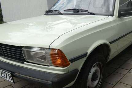 Peugeot 305