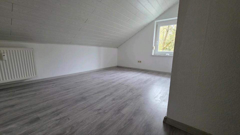 Dachgeschoßwohnung Regensburg Brandlberg - 4 Zimmer, 84 m&sup2;, 1.050&euro; | Angebot:26502768