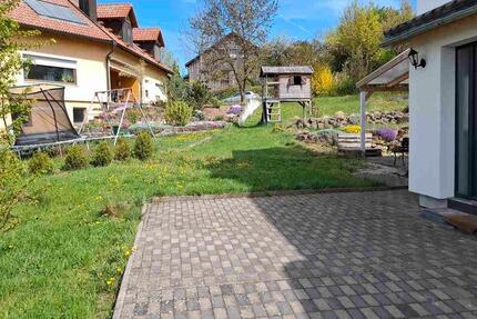 Haus Sinzing - 5 Zimmer, 130 m&sup2;, 1.300&euro; | Angebot:26349498