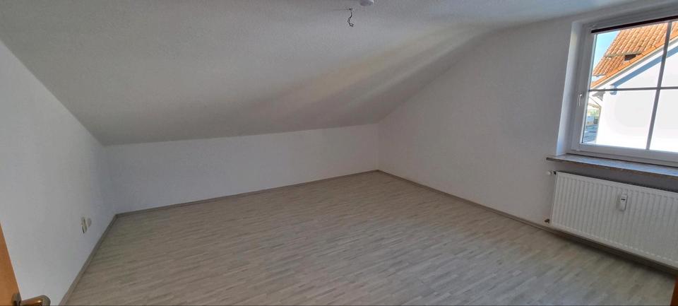 Dachgeschoßwohnung Nittenau - 4 Zimmer, 90 m&sup2;, 800&euro; | Angebot:25960610