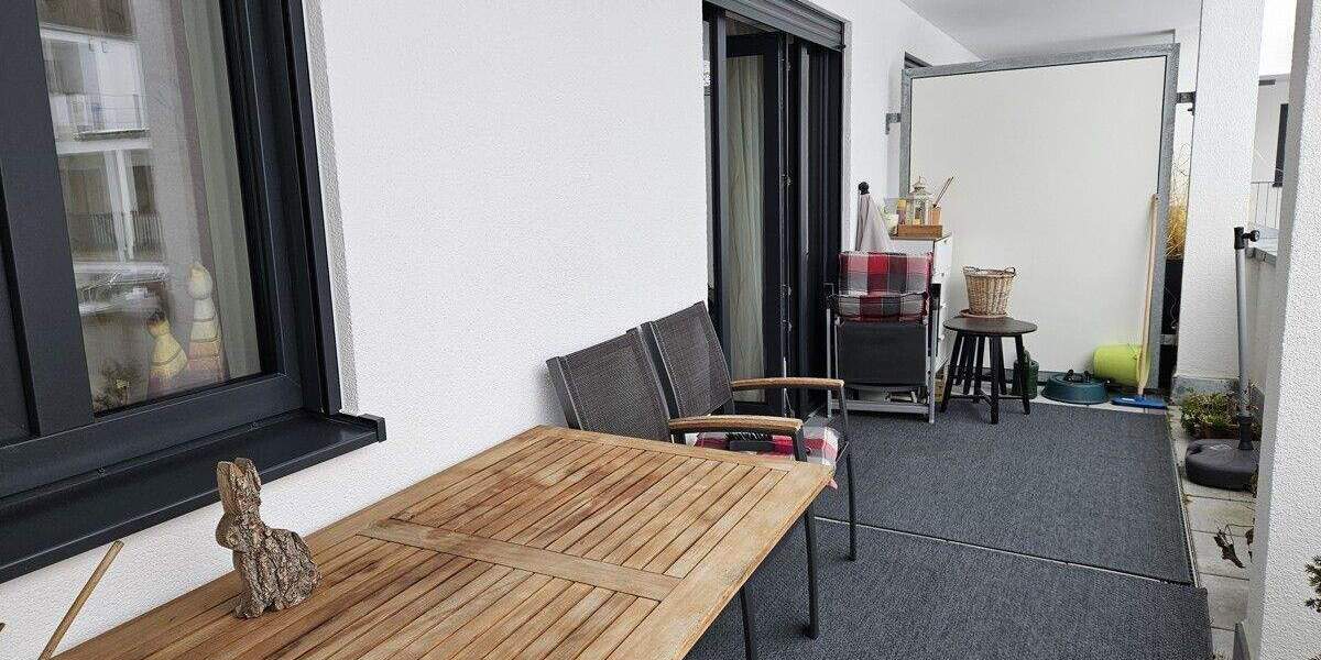 Traumhafte 3 Zi. Wohnung mit großer Dachterrasse incl. EBK - zu vermieten 3 zimmer