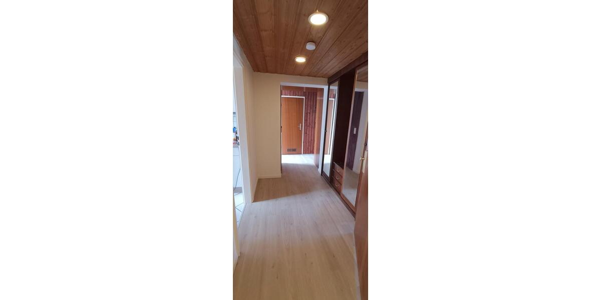 Etagenwohnung Neutraubling - 3 Zimmer, 74 m&sup2;, 850&euro; | Angebot:26232121