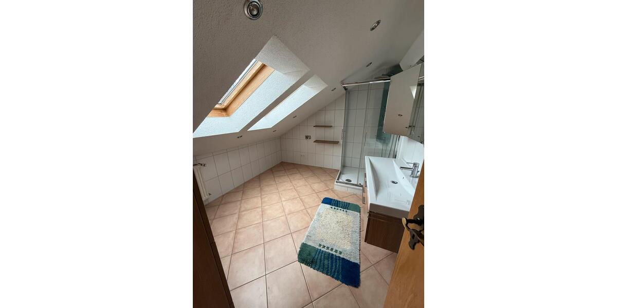 Dachgeschoßwohnung Teublitz - 3 Zimmer, 131 m&sup2;, 950&euro; | Angebot:24839756