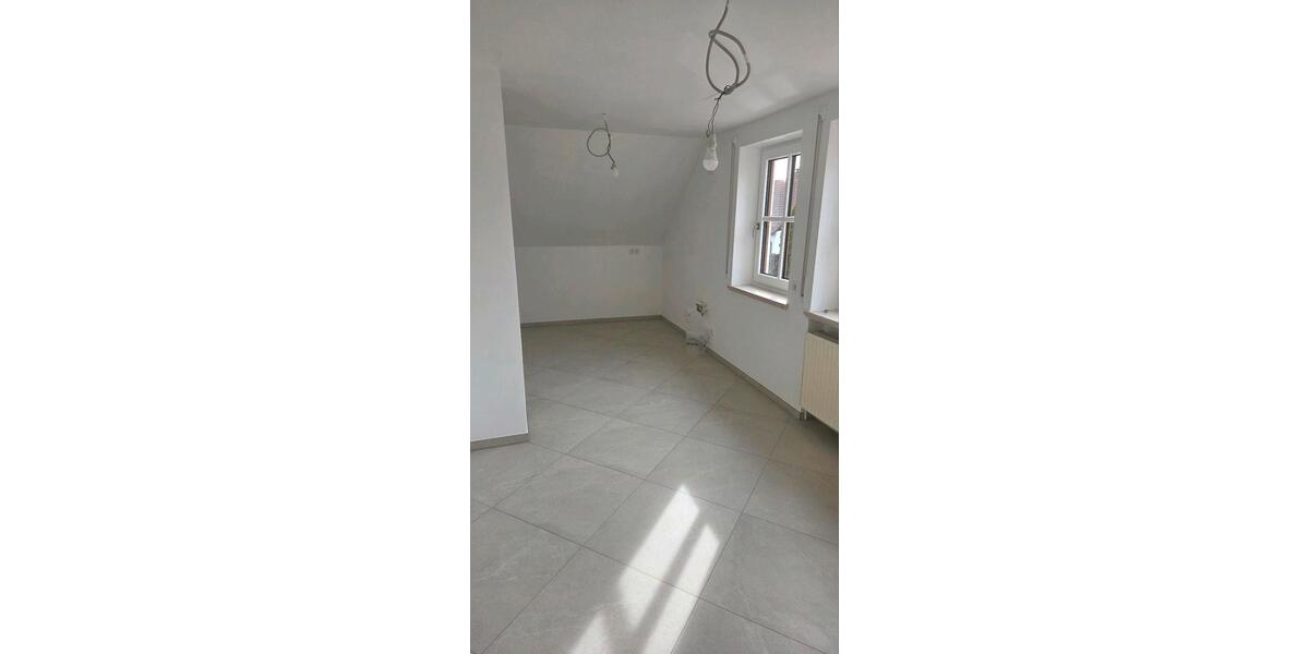 Dachgeschoßwohnung Hemau - 3 Zimmer, 120 m&sup2;, 1.140&euro; | Angebot:26357921