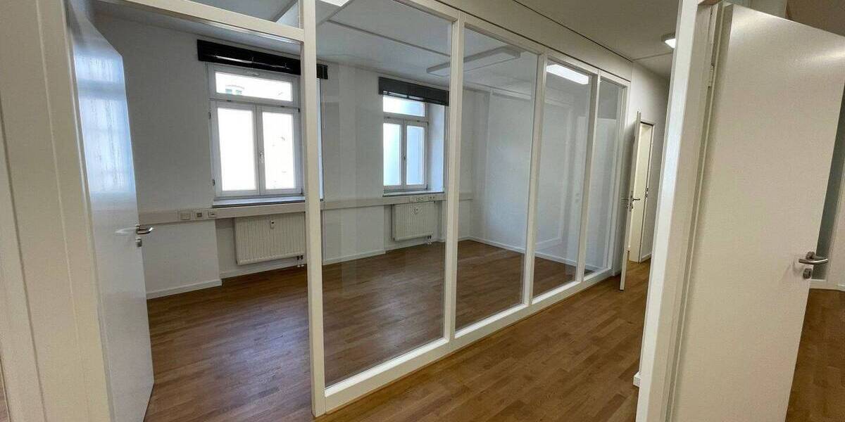 Gewerbeobjekt Regensburg Innenstadt - 6 Zimmer, 170 m&sup2;, 2.200&euro; | Angebot:26207460