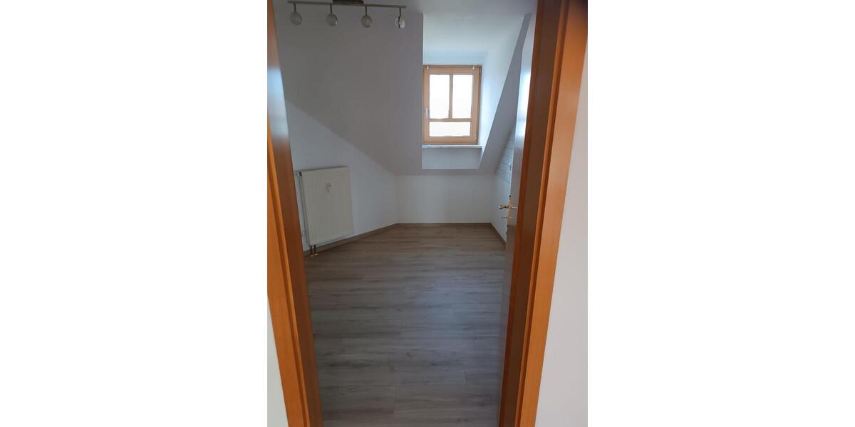 Dachgeschoßwohnung Burglengenfeld - 3 Zimmer, 100 m&sup2;, 899&euro; | Angebot:26420340
