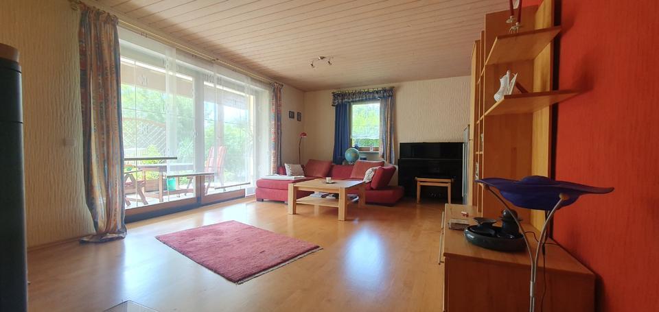 Helle 2-Zimmer-Erdgeschoßwohnung mit großer Wohnküche und Terras