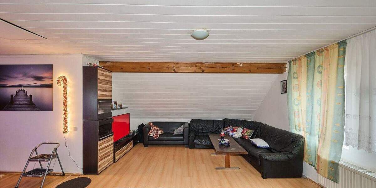 Projekt mit Zukunft: Renovierungsbedürftiges Wohnhaus mit ca. 222 m² Wohnfläche und Garten 6 zimmer