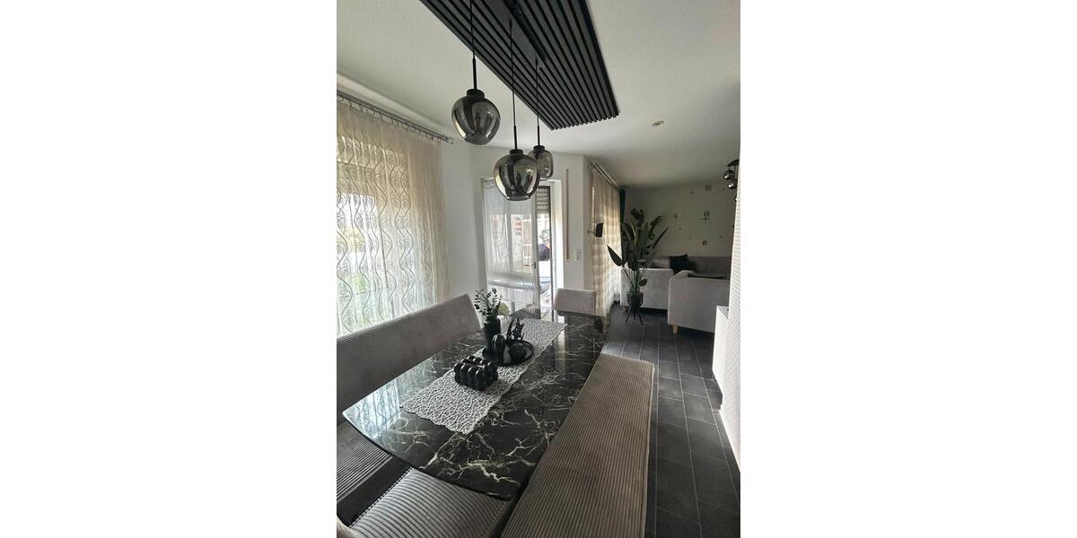 Erdgeschoßwohnung Neutraubling - 3 Zimmer, 75 m&sup2;, 385.000&euro; | Angebot:26959562