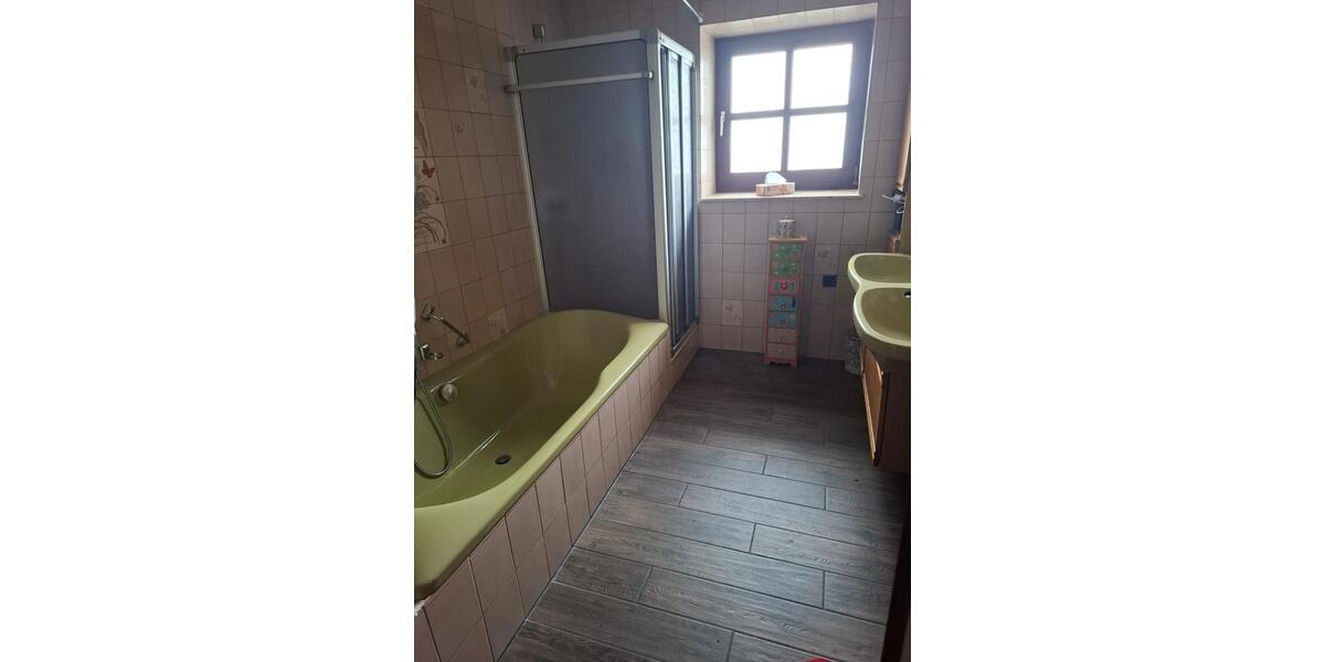 Erdgeschoßwohnung Wenzenbach - 5 Zimmer, 126 m&sup2;, 1.008&euro; | Angebot:26234795