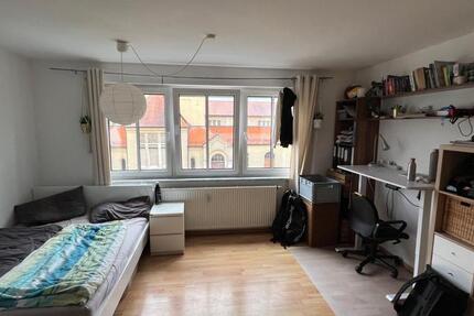 Gepflegte 2 ZKB-Wohnung mit Balkon und Tiefgarage am Galgenberg