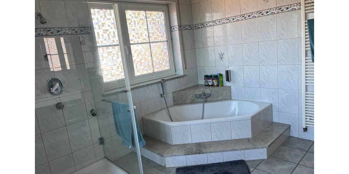 Einfamilienhaus Regenstauf - 7 Zimmer, 276 m&sup2;, 1.349.000&euro; | Angebot:27095895