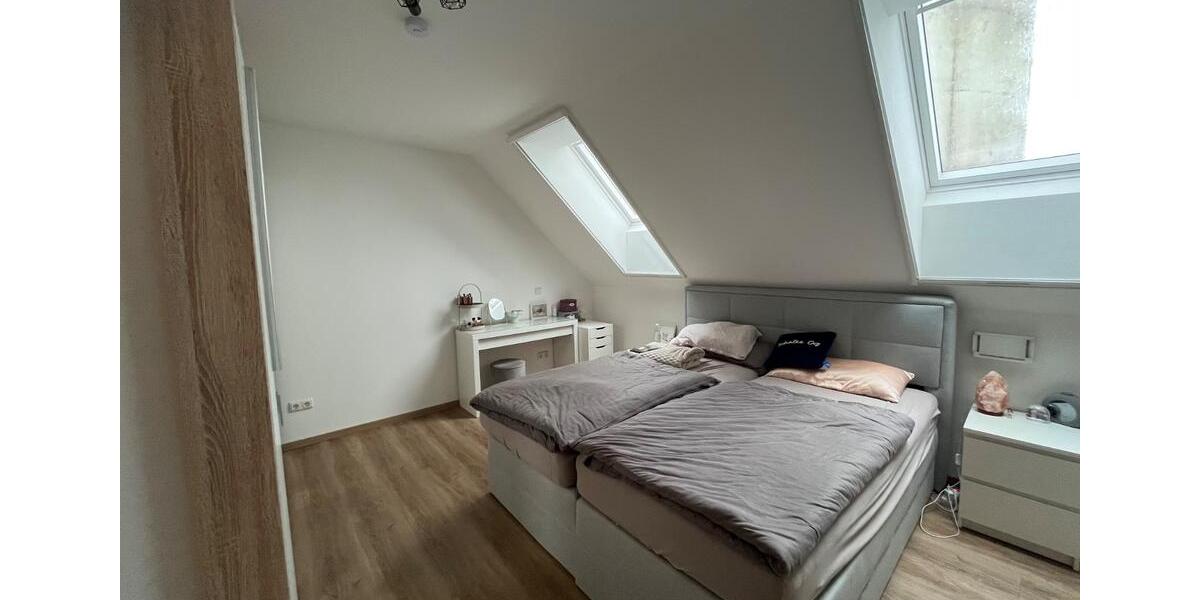 Helle 3,5-Zimmer Dachgeschosswohnung in Sünching mit Dachterrasse 3.5 zimmer