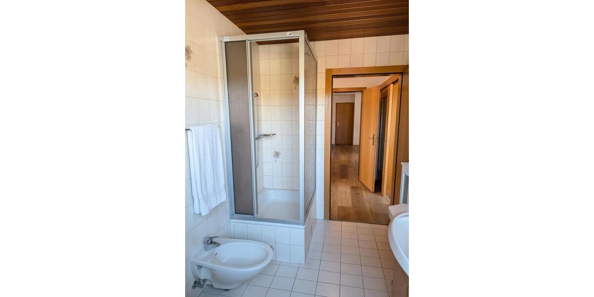 Dachgeschoßwohnung Wenzenbach - 4 Zimmer, 89 m&sup2;, 990&euro; | Angebot:26284468