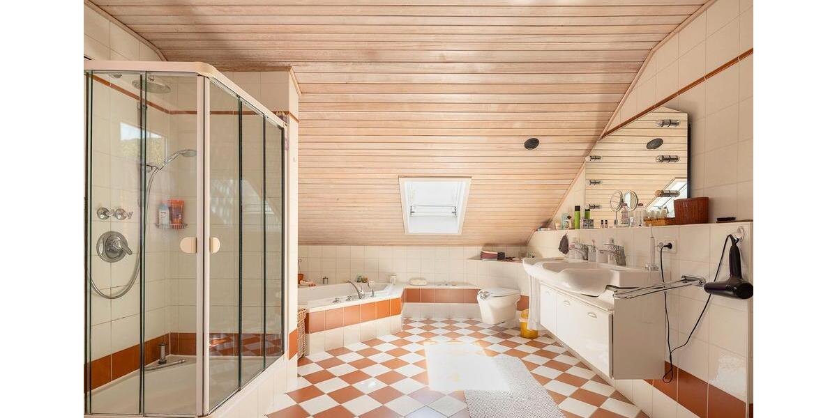 Einfamilienhaus Tegernheim - 10.5 Zimmer, 275 m&sup2;, 1.250.000&euro; | Angebot:26331592