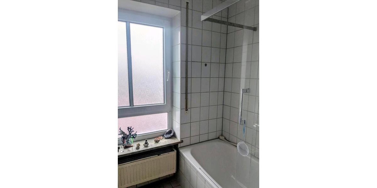 Schöne, helle Dachgeschosswohnung in 93192 Wald 2 zimmer