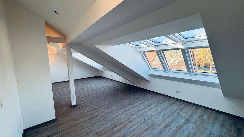 Dachgeschoßwohnung Beratzhausen - 3 Zimmer, 84 m&sup2;, 1.029&euro; | Angebot:24854465