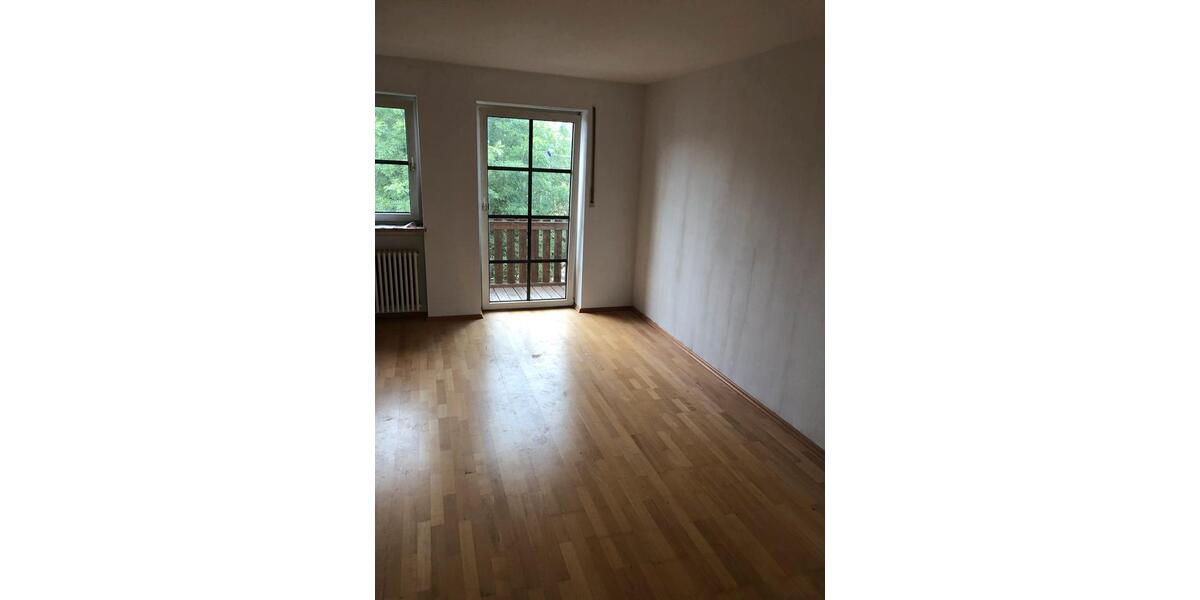 Dachgeschoßwohnung Geiselhöring - 3.5 Zimmer, 84 m&sup2;, 780&euro; | Angebot:25907817