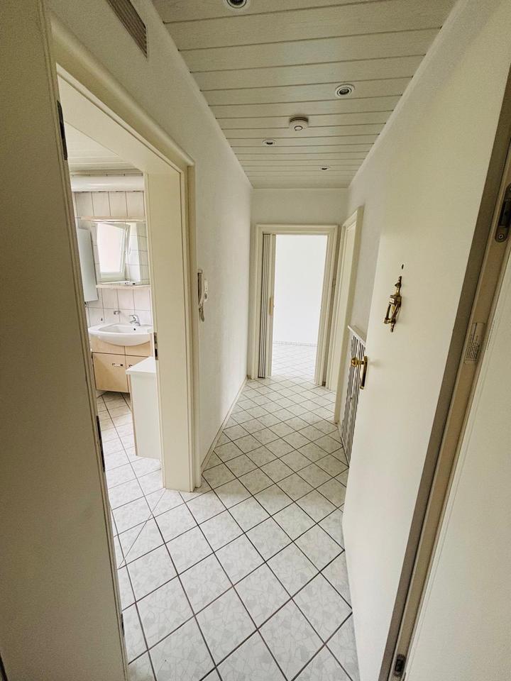 Erstbezug nach Renovierung - helle 2 Zimmer Wohnung mit Balkon