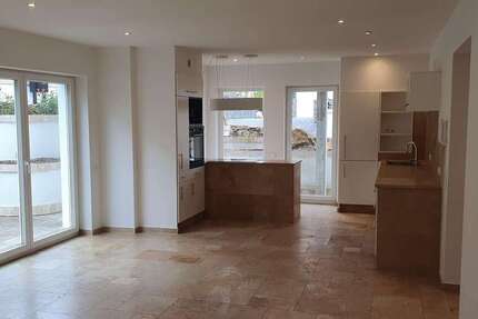 Haus zum Mieten in Undorf 1.680 € 155 m² 5 zimmer