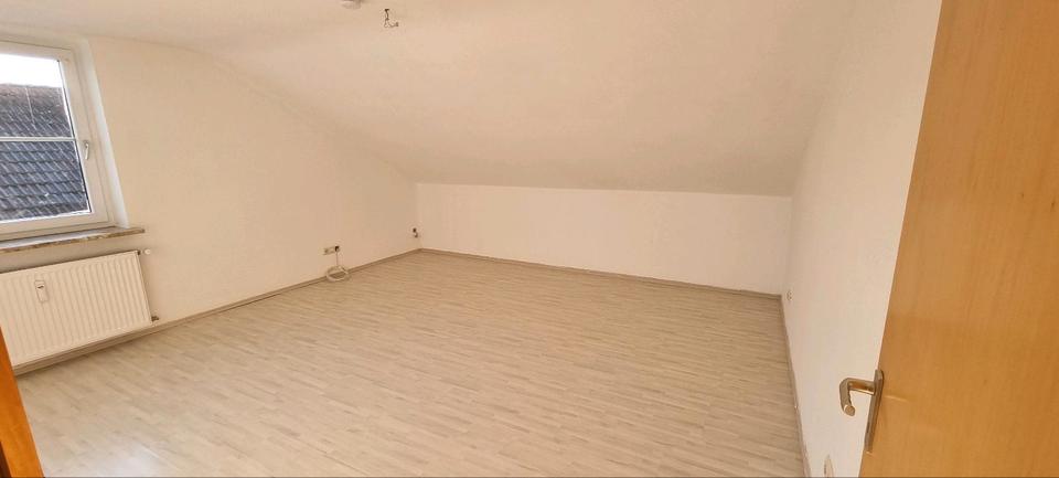 Dachgeschoßwohnung Nittenau - 4 Zimmer, 90 m&sup2;, 800&euro; | Angebot:25960610