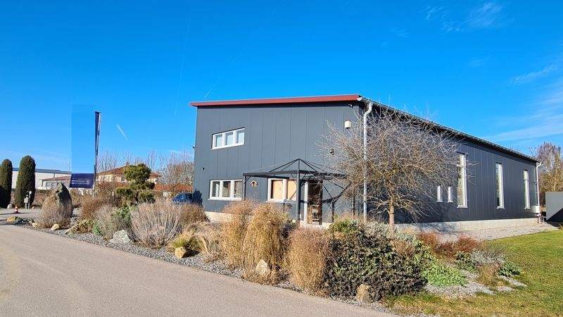 neuwertige Halle (beheizbar) mit Büro zu vermieten in Barbing zimmer