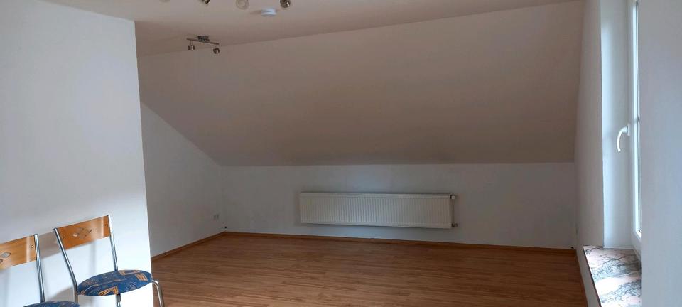 Dachgeschoßwohnung Regenstauf - 3 Zimmer, 65 m&sup2;, 913&euro; | Angebot:26698854