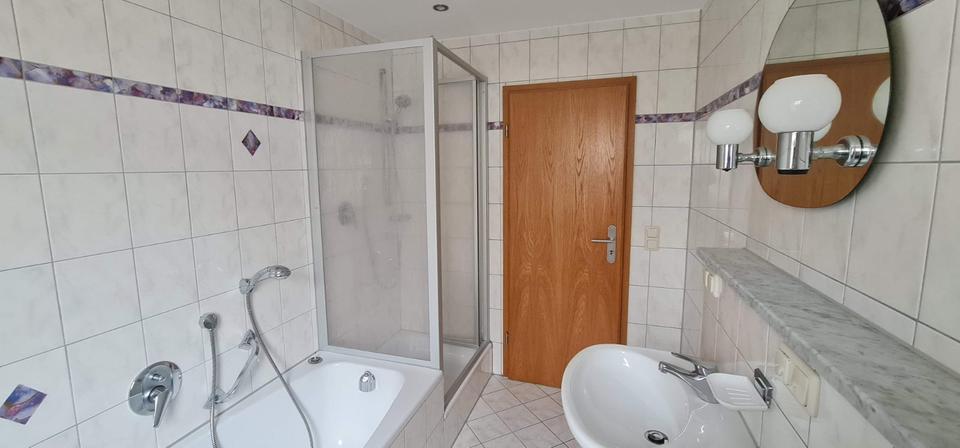 Schöne helle 2 ZKB Wohnung mit Terrasse 2 zimmer