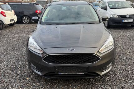 Ford Focus 180.000 km 3.399 € Regensburg 93055