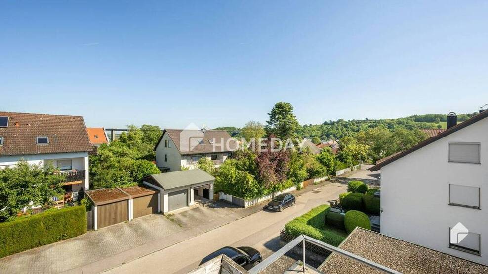 Schöne 2-Zimmer-DG-Wohnung mit Balkon und Stellplatz in sehr guter Lage