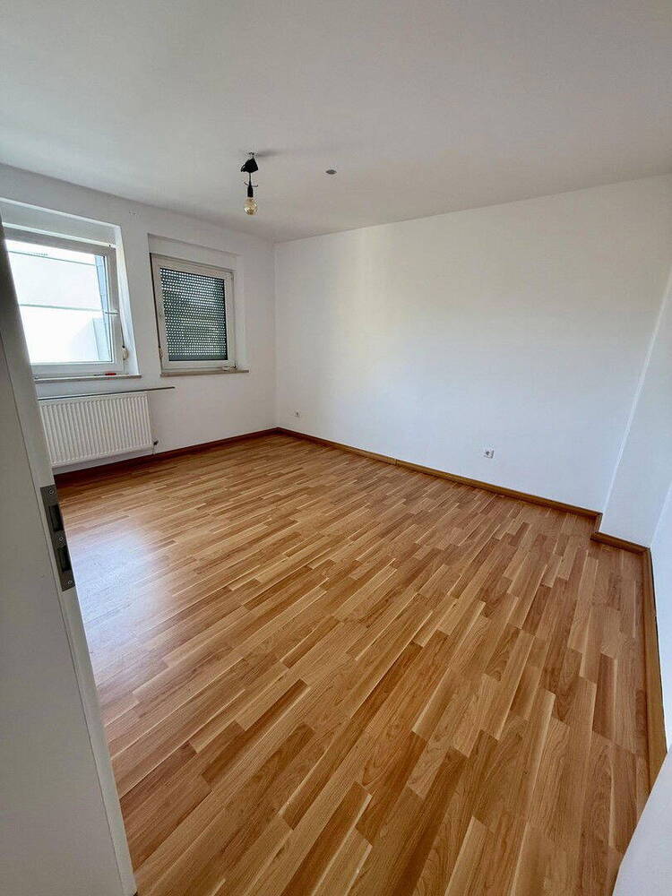 Gepflegte 2-Zimmerwohnung im Regensburger Westen mit Loggia und Garage