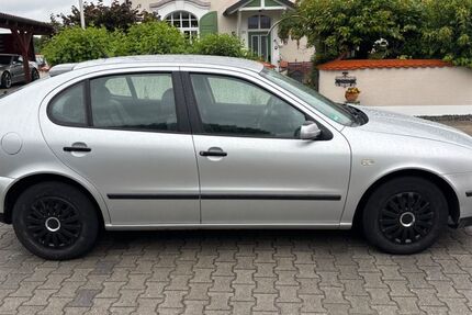 Seat Leon 208.000 km 1.390 &euro; Langquaid OT Niederleierndorf 84085