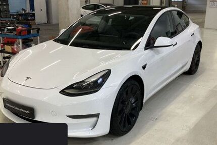 Tesla Model 3 64.318 km 28.600 &euro; Obertraubling 93083