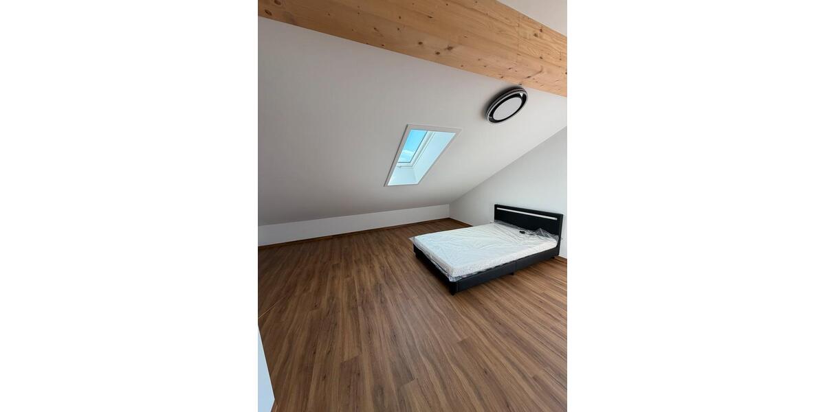 Dachgeschoßwohnung Zeitlarn - 670&euro; | Angebot:25945291