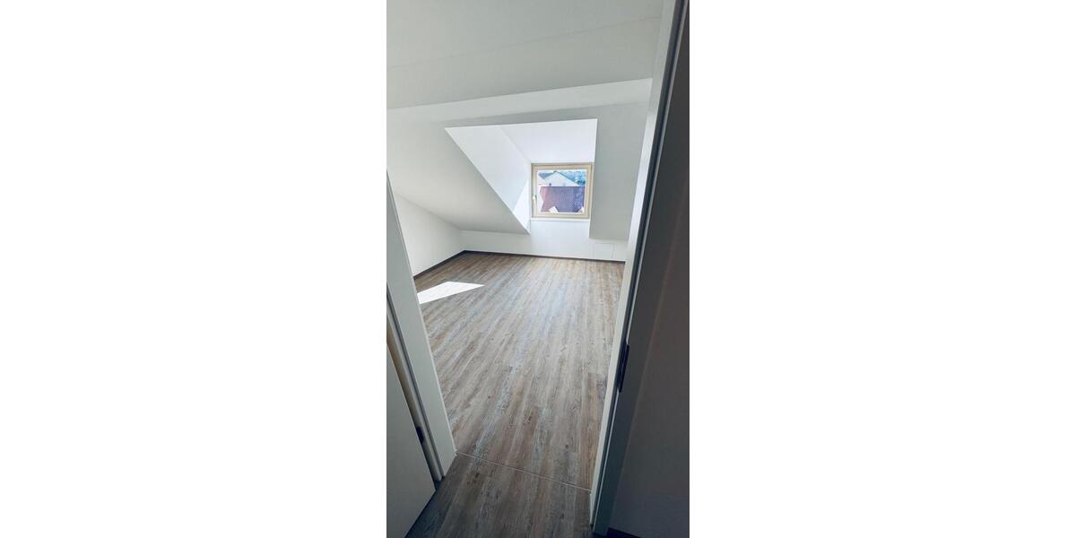 Dachgeschoßwohnung Beratzhausen - 3 Zimmer, 84 m&sup2;, 1.029&euro; | Angebot:24854465