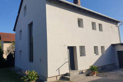 Mehrfamilienhaus wärmegedämmt, teilmodernisiert, dreistöckig