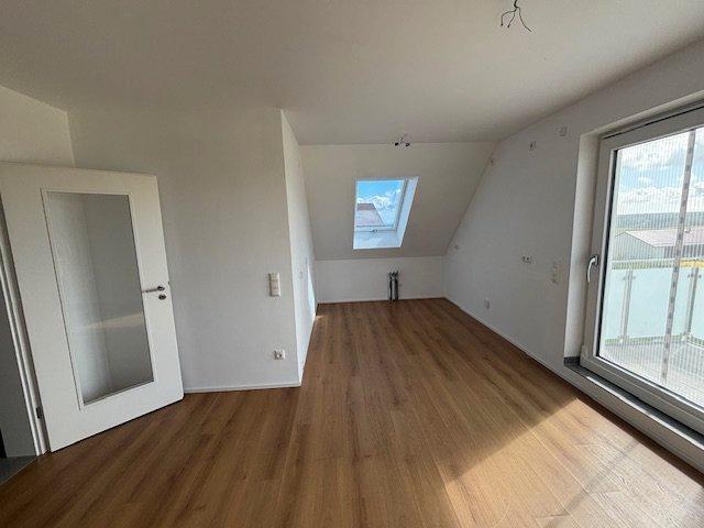 Dachgeschoßwohnung Wolfsegg - 4 Zimmer, 90 m&sup2;, 1.050&euro; | Angebot:26491292