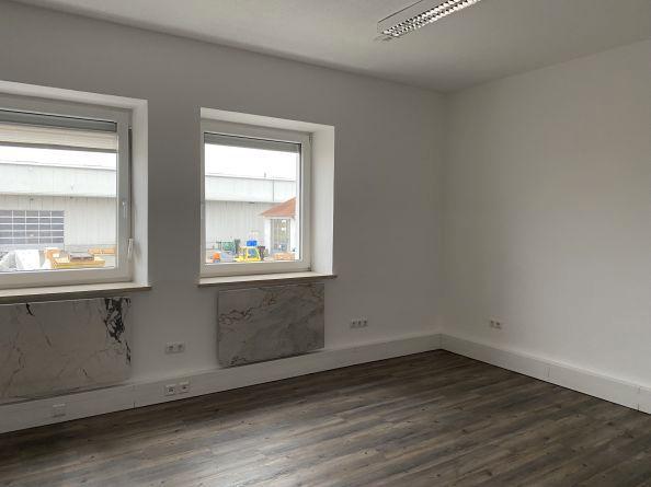 VB2794 Teilbares, saniertes Bürohaus mit Anbau Neutraubling zimmer