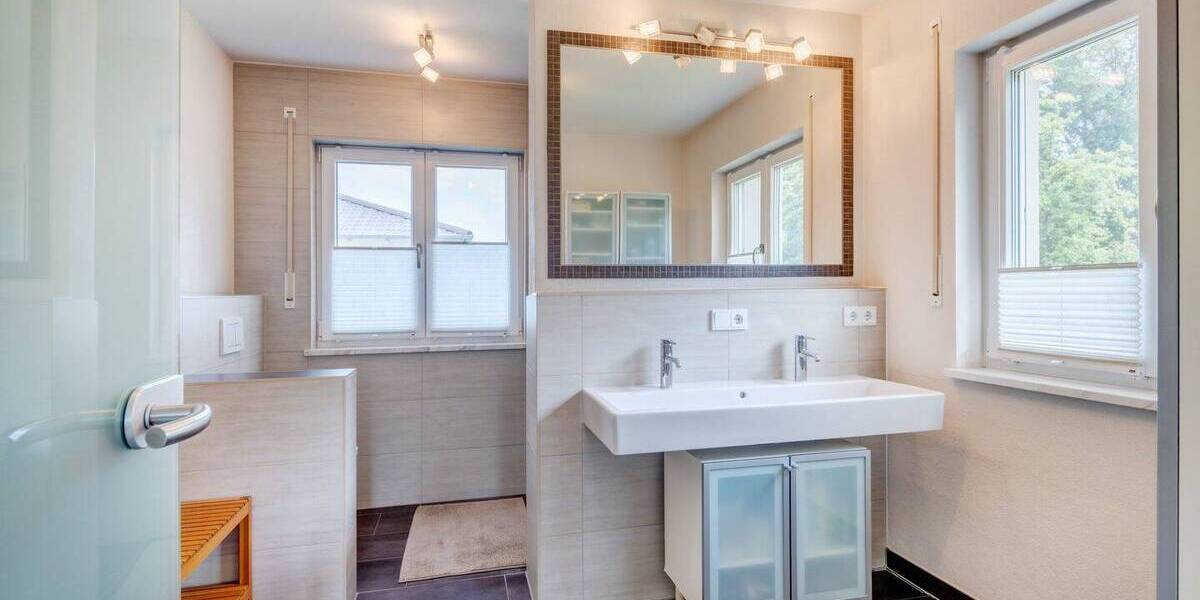 Perfekt für Familien in ruhiger Ortsrandlage! Großzügiges Einfamilienhaus mit moderner Ausstattung! 6 zimmer