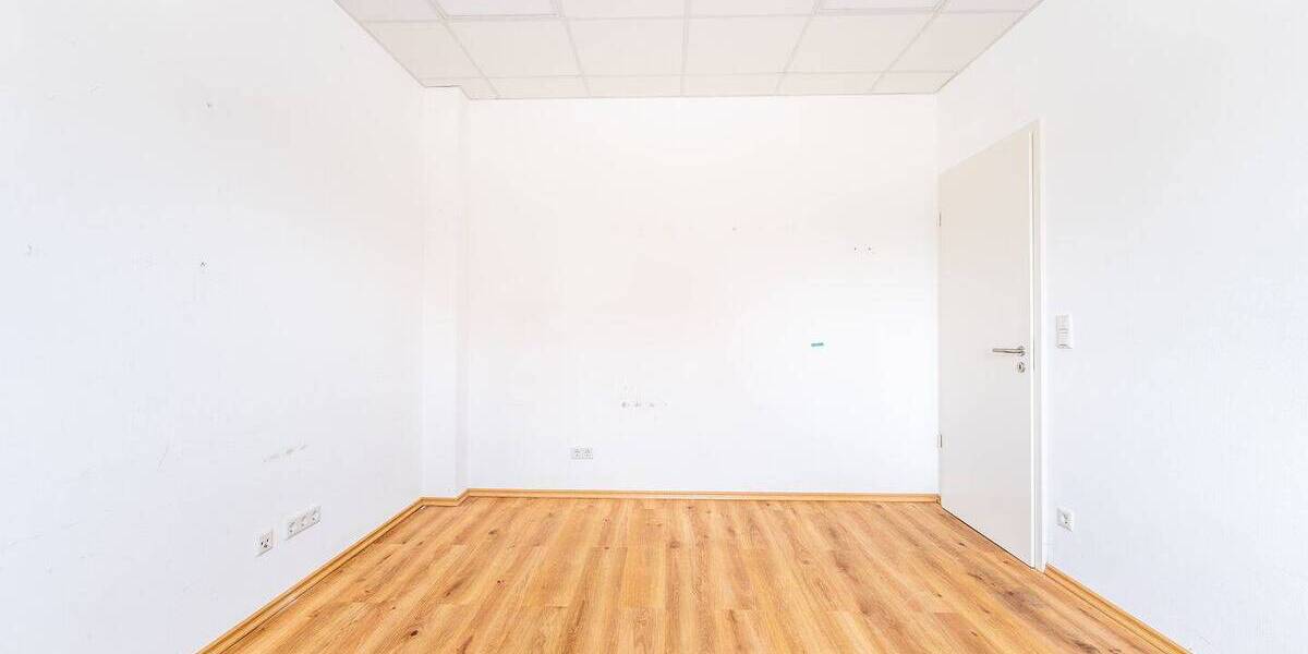 Gewerbeobjekt Sünching - 4 Zimmer, 90 m&sup2;, 790&euro; | Angebot:26766556