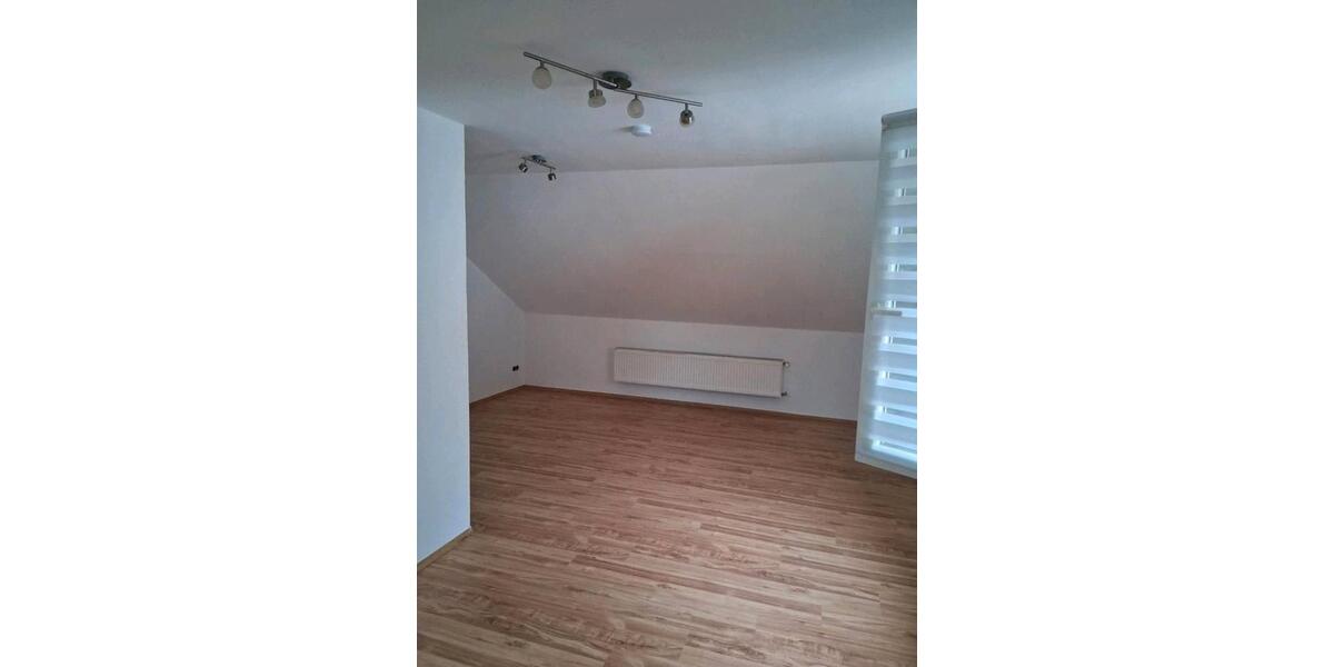 Dachgeschoßwohnung Regenstauf - 3 Zimmer, 65 m&sup2;, 913&euro; | Angebot:26698854
