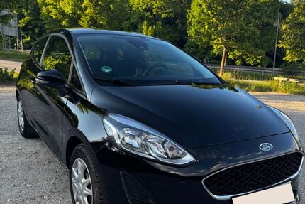 Ford Fiesta 51.700 km 8.250 &euro; Regensburg 93055