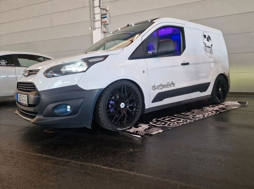 Grand Tourneo