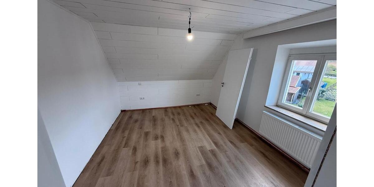 Dachgeschoßwohnung Mallersdorf-Pfaffenberg Pfaffenberg - 3 Zimmer, 63 m&sup2;, 723&euro; | Angebot:26250537