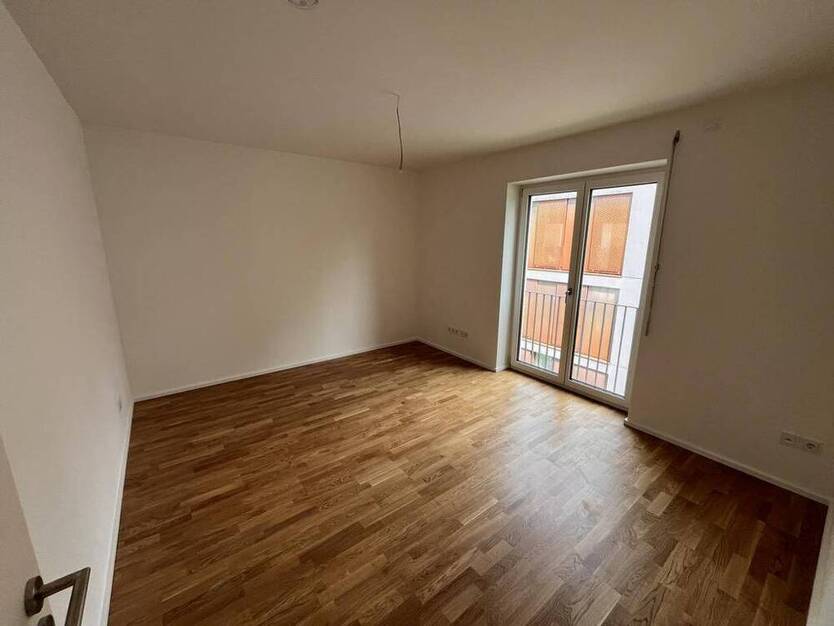 Neubau!Erstbezug! Komf. 2-Zi.-Whg. mit ca. 11 m² Südbalkon im Westen v. Rgbg.