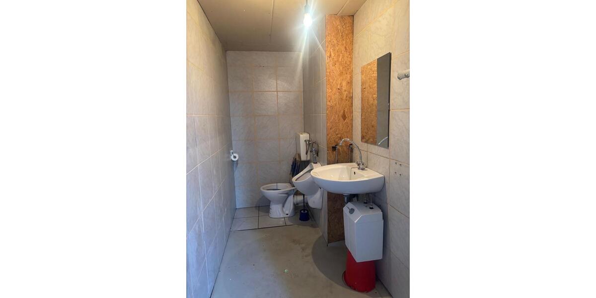 Halle mit 160m² zimmer