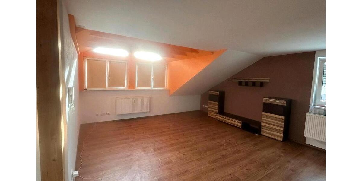 Dachgeschoßwohnung Teublitz - 3 Zimmer, 95 m&sup2;, 750&euro; | Angebot:26614943
