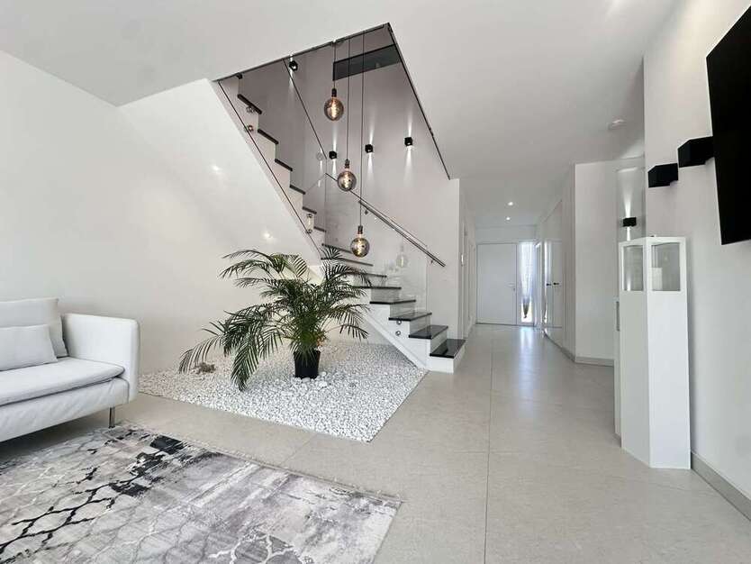 Haus zum Kaufen in Neutraubling 1.049.000 € 180 m²