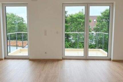 So gut wie neu, hell, hochwertig: tolle 2-Zi-Whg., OG, mit Balkon, etc., sowie Tiefgaragenstellplatz 2 zimmer